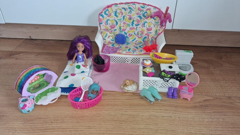 Zestaw Barbie akcesoria kanapa
