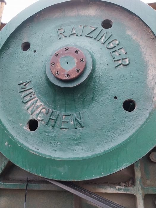 Kruszarka szczękowa  Razinger na hydraulicznych stopach