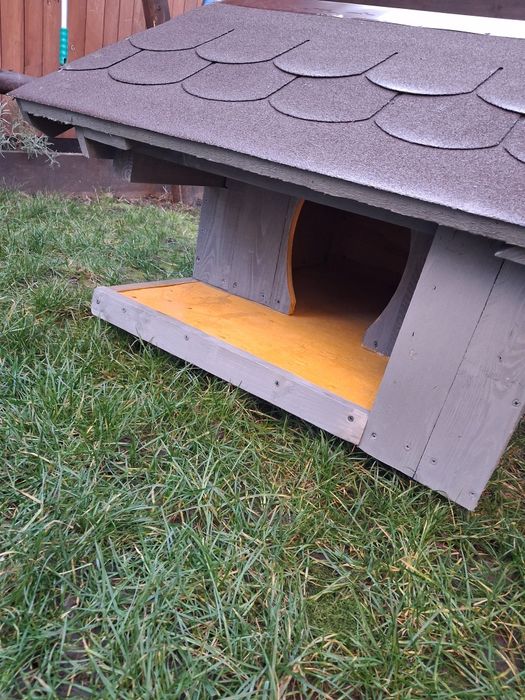 Buda dla psa ocieplana