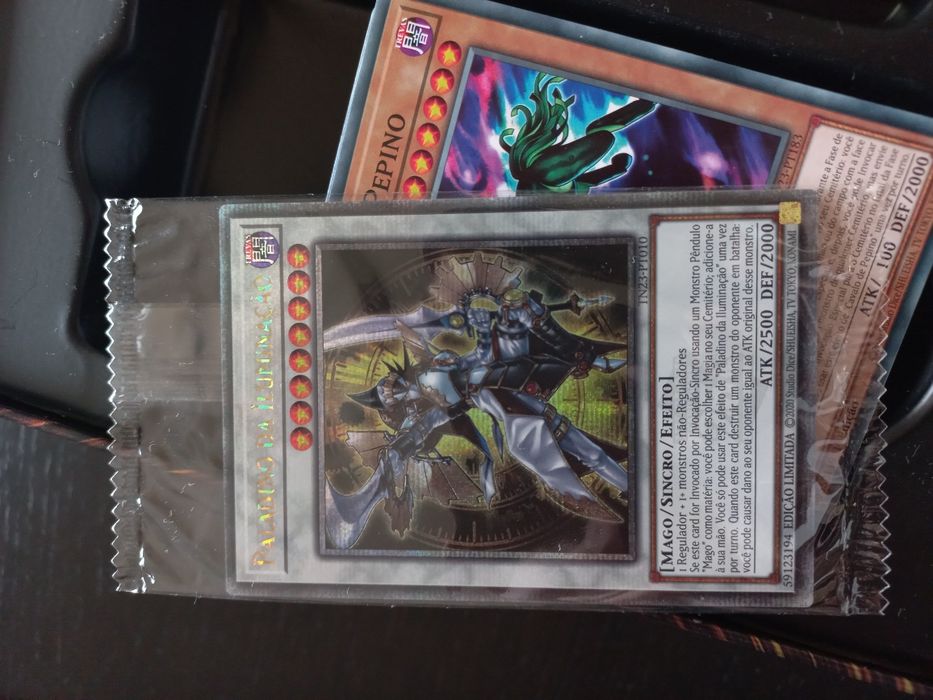 Yu-Gi-Oh! Lata 25º Aniversário + Carta Promo Paladino da Iluminação (QCR)