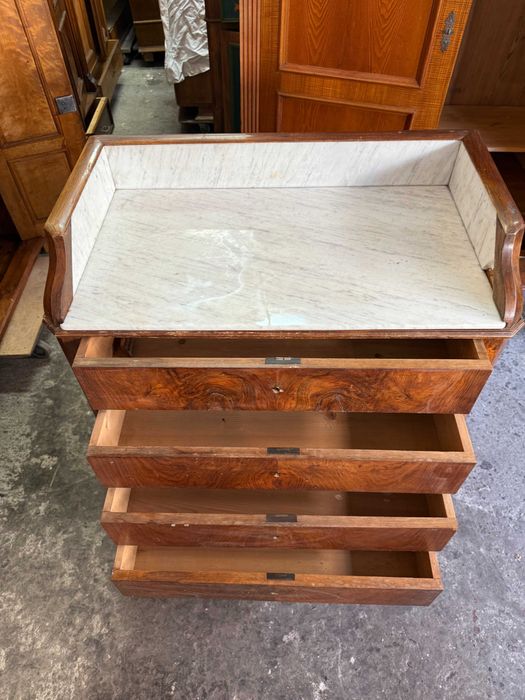 Sprzedam starą komodę z blatem z kamienia 91