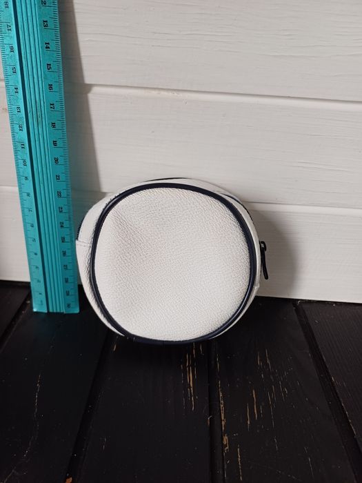 Маленький круглий гаманець під монети чи навушники