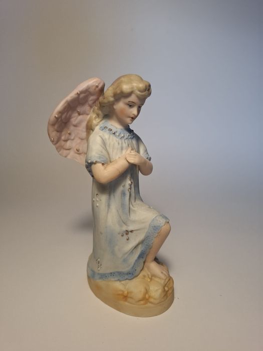 Figurka anioł biskwit