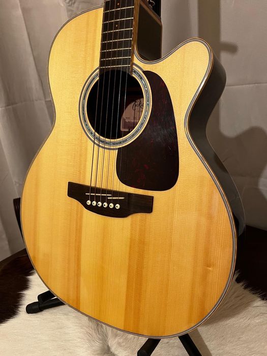 Guitarra Takamine GN 71