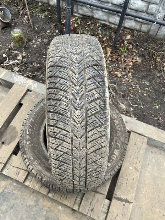 Шини , автошини, покришки , колеса на р13 зимові майже нові .