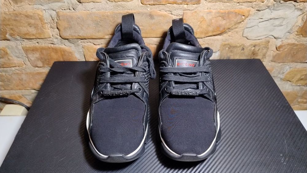 Кроссовки Givenchy. 37 размер