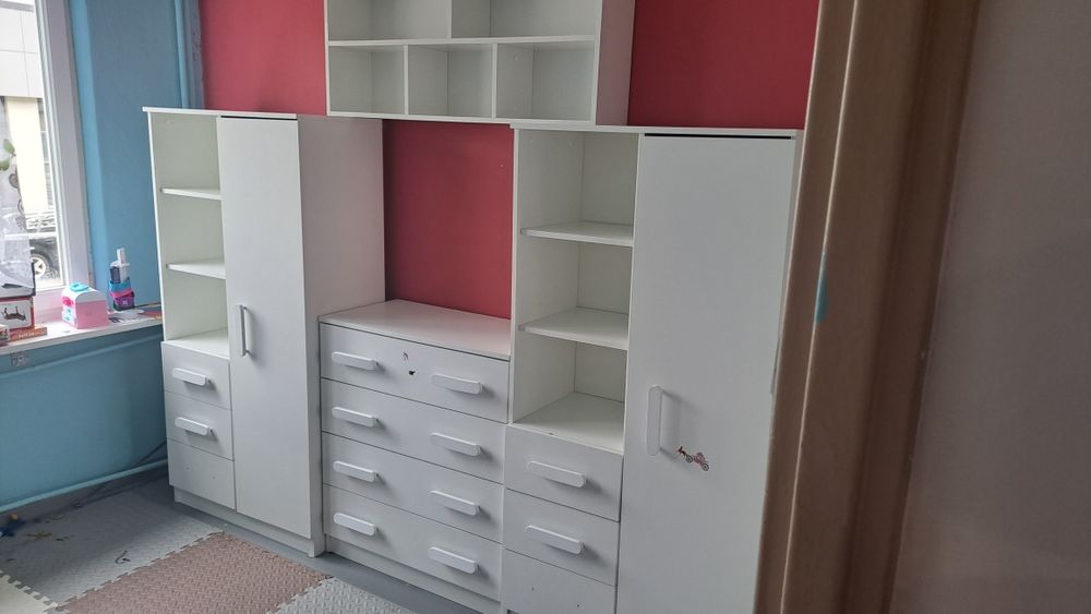 Zestaw mebli do pokoju dziecięcego