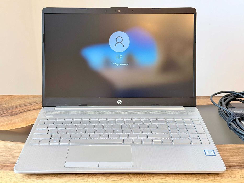 HP Pavilion 15 / i3-7020U / 8GB DDR4 / 256GB SSD / 15,6 FHD / UHD 620