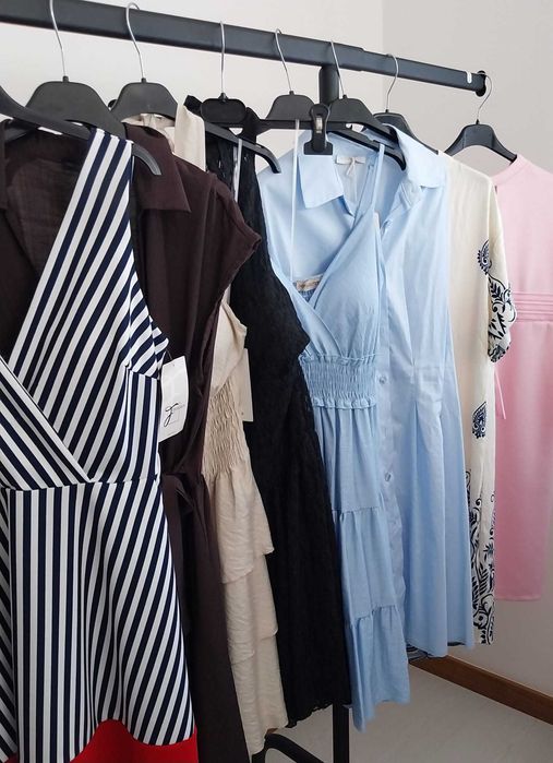 Lote de 100 unidades de roupa nova