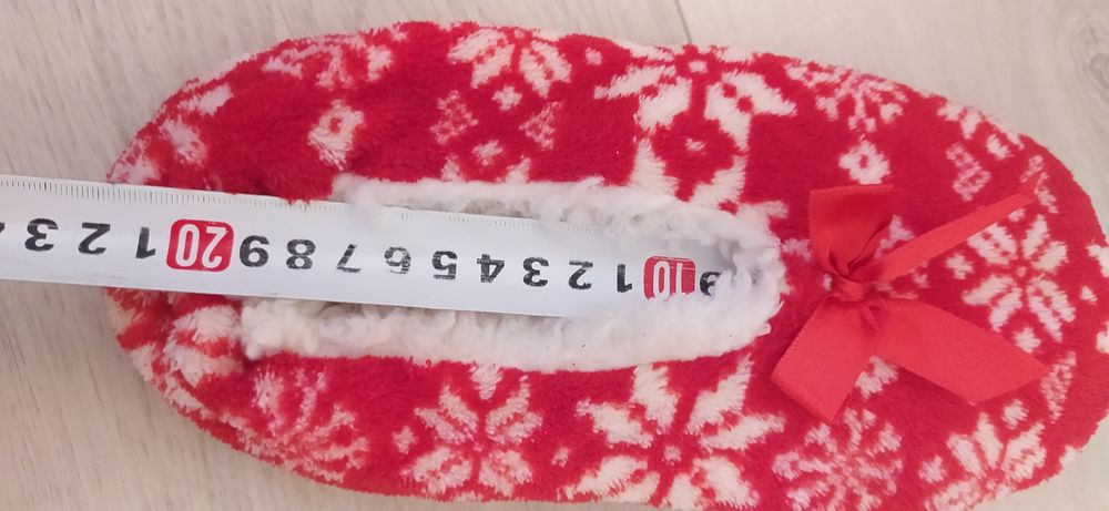 Zimowe kapcie w gwiazdki