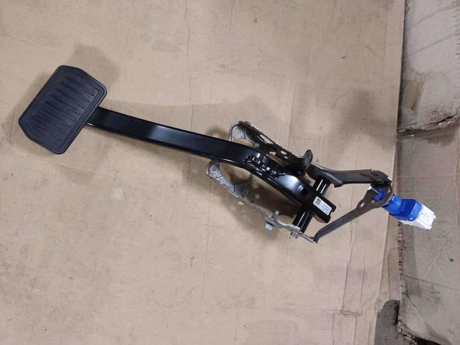 Педаль тормоза Tesla Model S 12-20 1050657-00-A