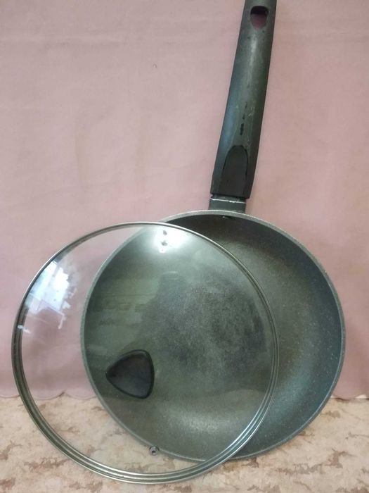 Сковорода с крышкой, формы для теста, противни