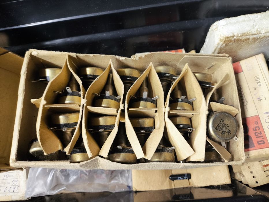 Резистори різні нові