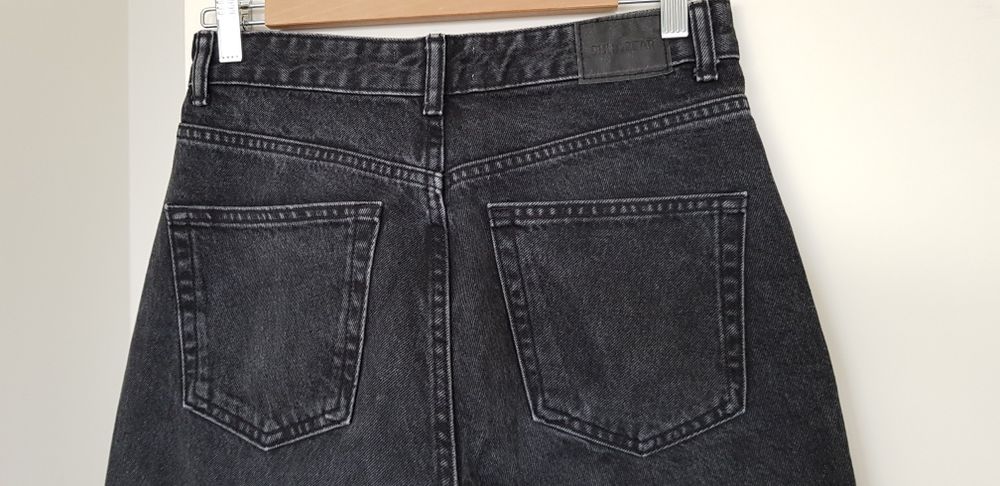 Pull & Bear czarne jeansy z prostą szerszą nogawką