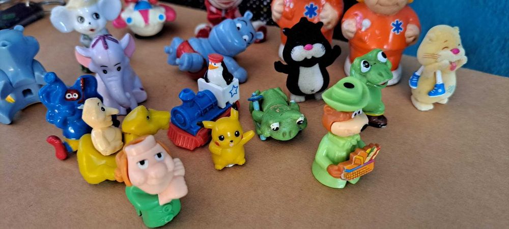 Bonecos PVC , Kinder, Vários...