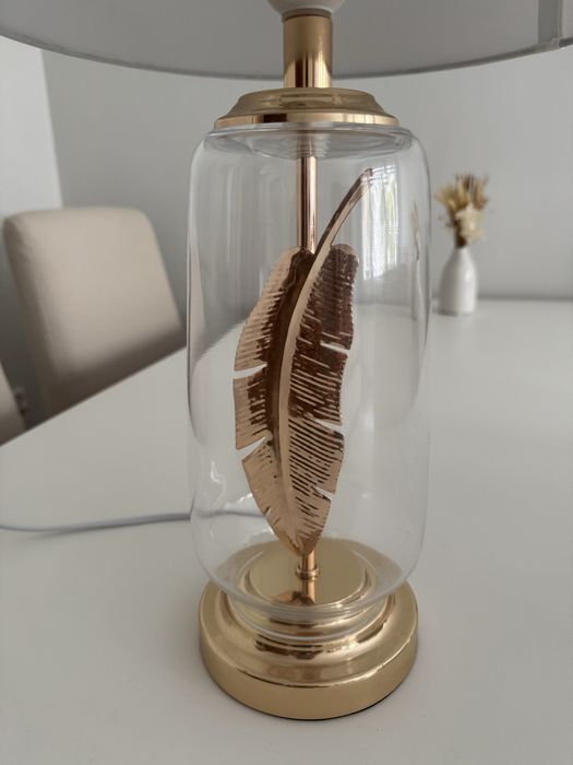 Elegancka lampa stołowa home&YOU złota z liściem