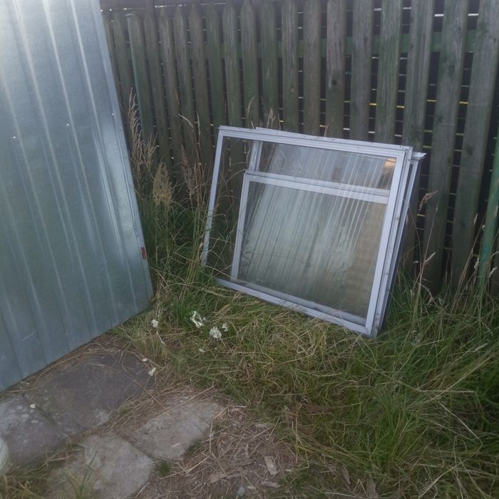 Okna z demontażu domku holenderskiego