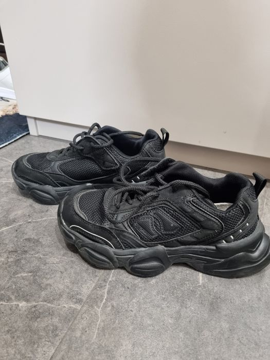 Кросівки на літо на хлопчика стан нових 35 розмір 21.5см устілка