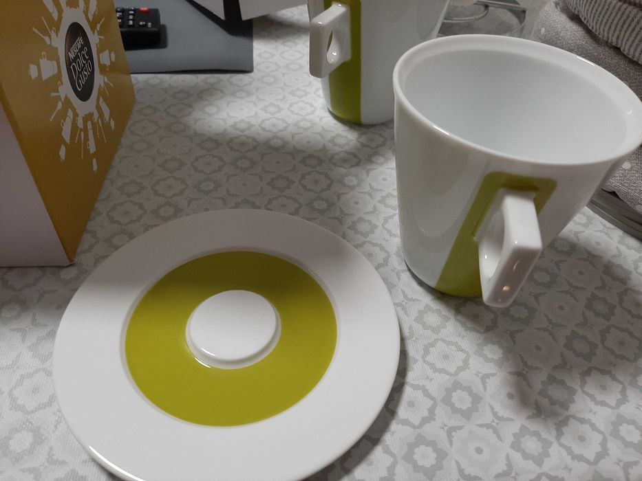 Chávenas grandes meia de leite dolce gusto. São de coleção.