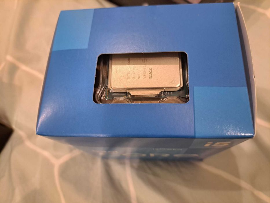 MSI Z690-A + i5 12400F + RTX 3060 Ti + 32GB RAM DDR5 4800MHz +EVGA 750