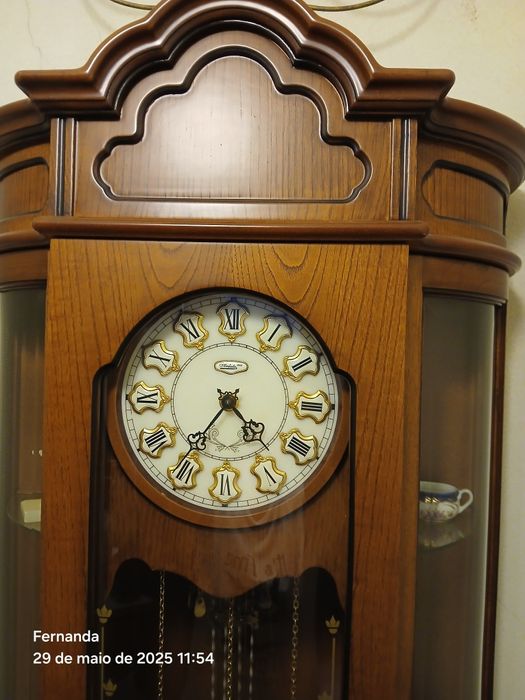 Móvel de sala - relógio Arauto com pesos e pêndulo,
