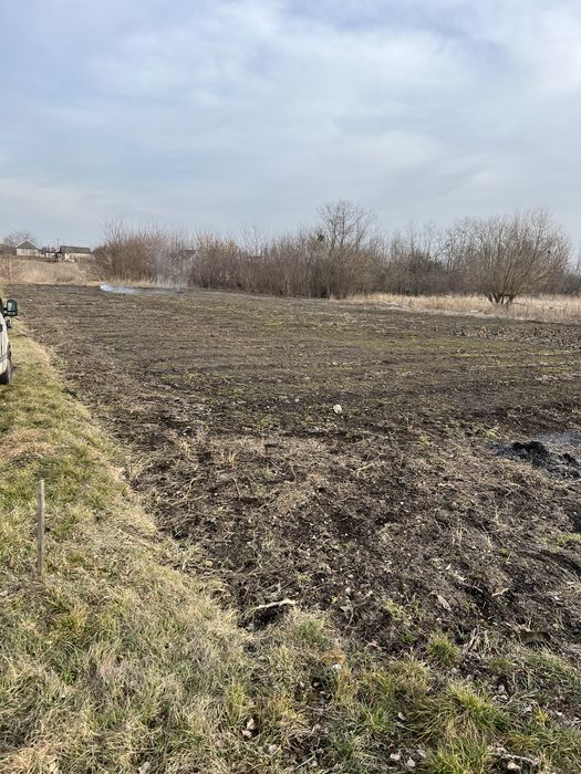 Продам дві ділянки по 10 соток під будівництво