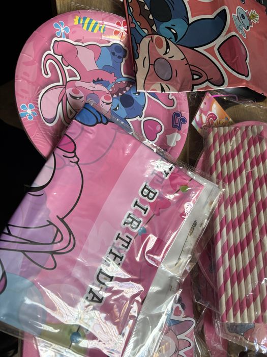 zestaw urodzinowy lilo stitch 86 elementów talerzyki kubki obrus balon