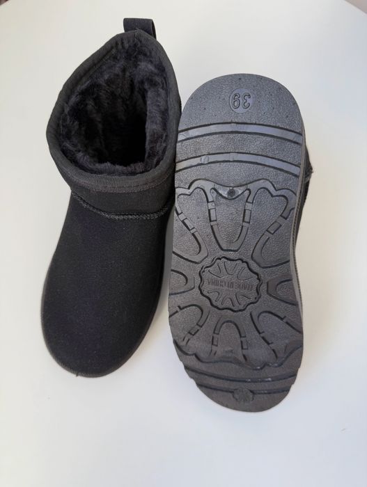 Жіноче взуття.