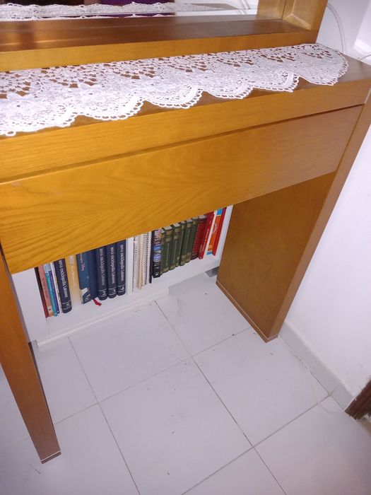 Penteadeira em pinho co espelho e gaveta