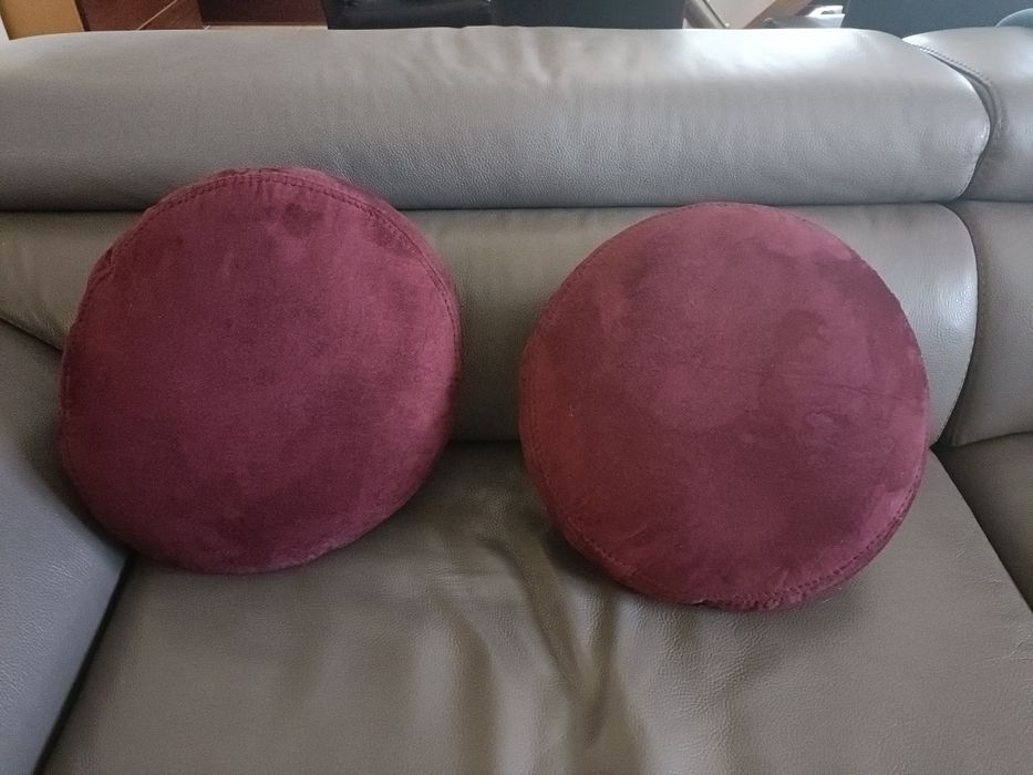 Almofadas de decoração bordô