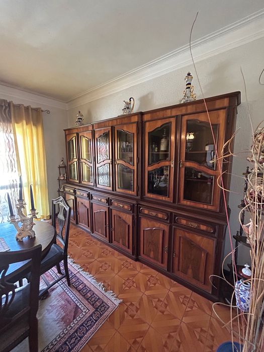 Mesa de sala e aparador