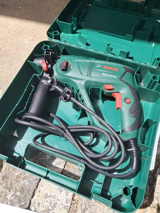 martelo perfurador Bosch PBH 2100 RE (550W).