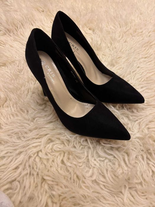 Eleganckie czarne szpilki