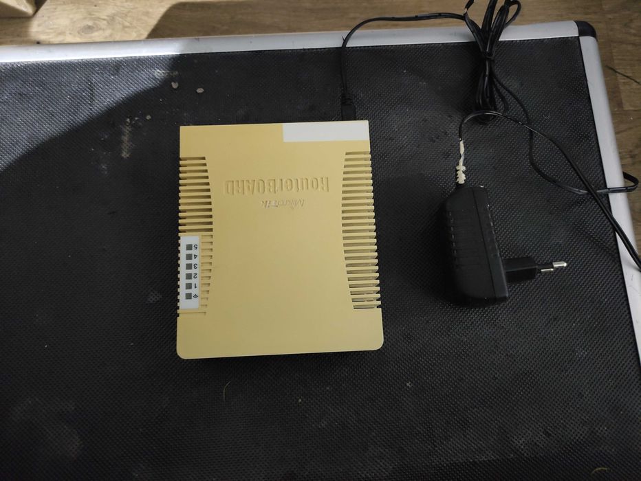 Router MikroTik RB951UI-2HnD 5x 1GbE USB 2,4GhZ SOHO A