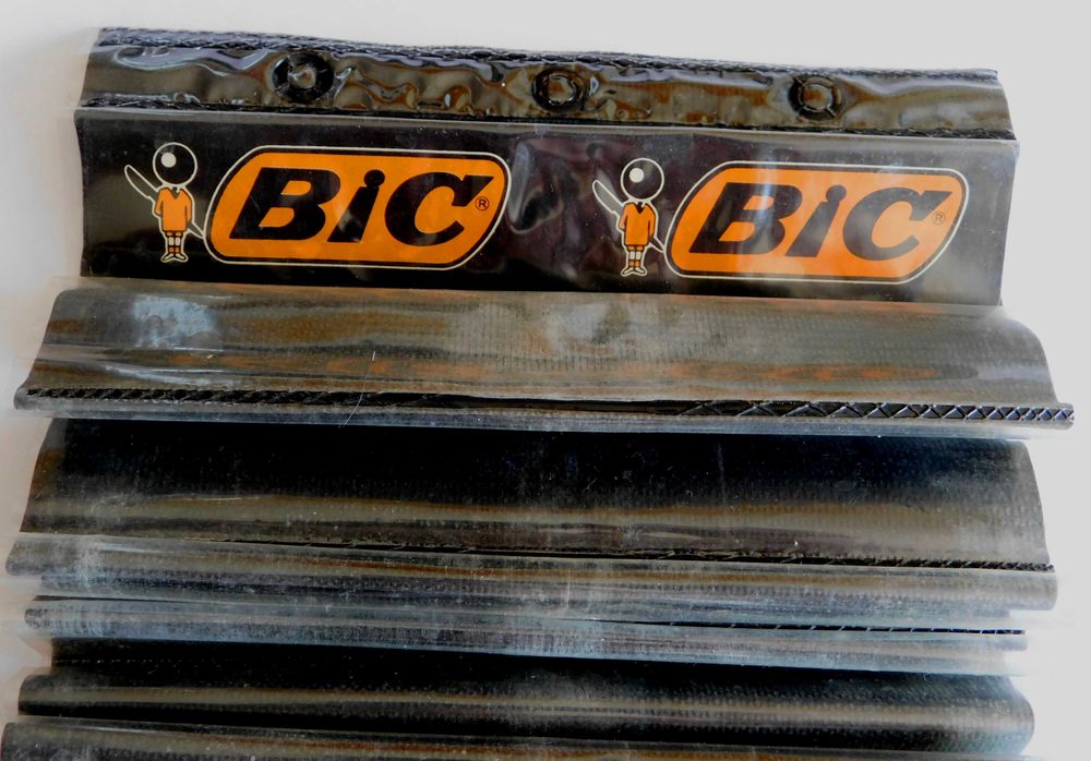 Antigo expositor de loja, suporte para isqueiros BIC, coleção