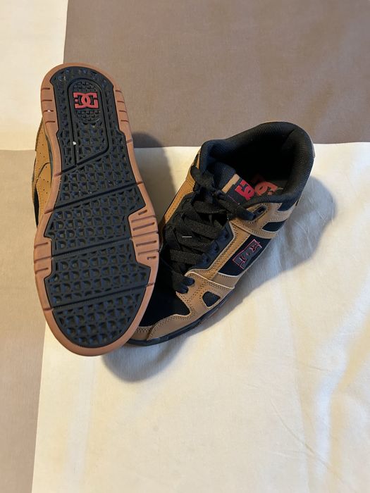 Tenis DC Shoes castanhos