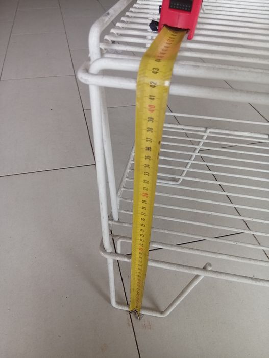 Prateleiras empilháveis.