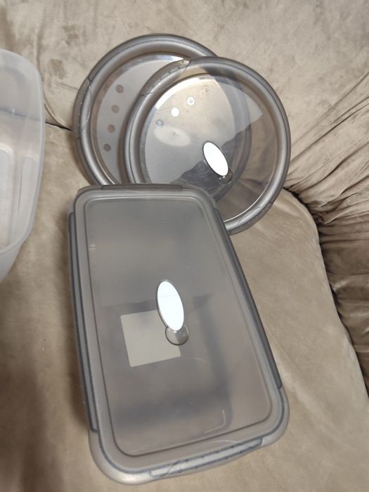 Zestaw pojemników do żywności i pokrywek