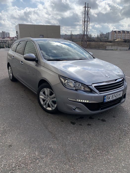 Peugeot 308 2015 року