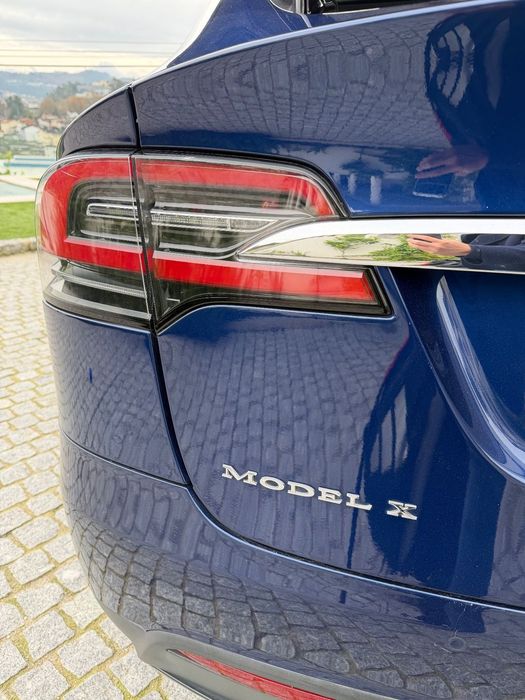 Tesla Model X 75D64846303427585124