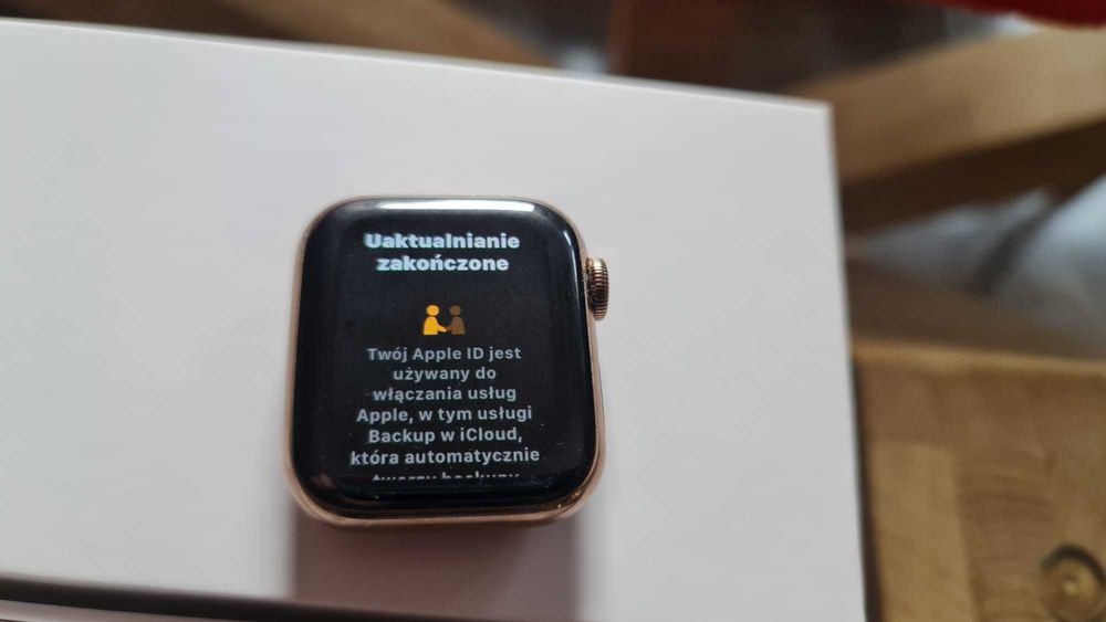 Apple Watch Series 4 40mm Gold Cellular GPS Stainless model A2007