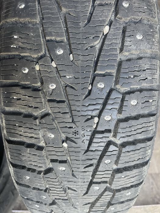 Резина 215/70 R16 Нокиан (зима шипы)