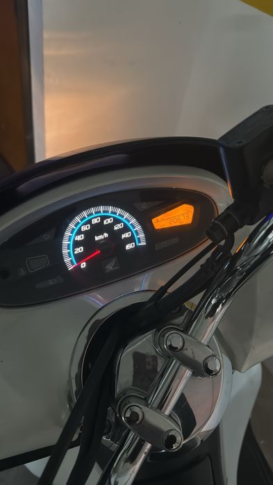 Moto honda PCX  Bom estado