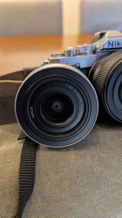 Nikon zfc com 2 lentes e extras