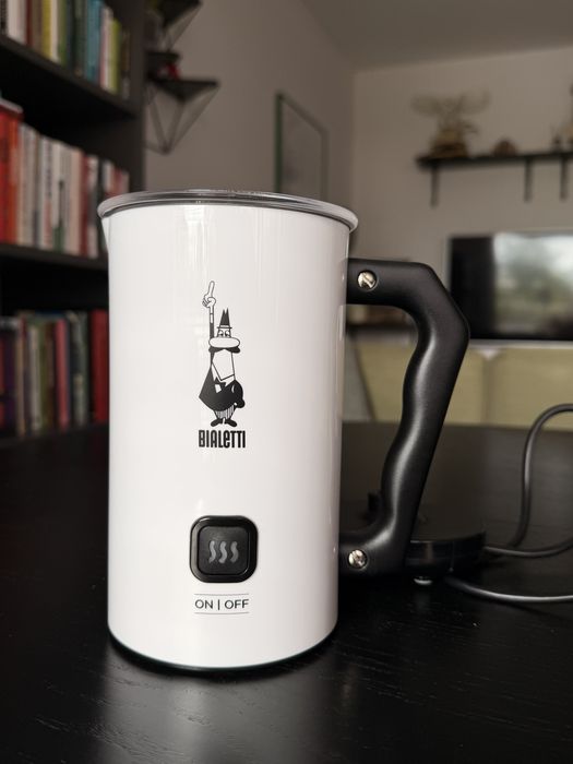 Bialetti Milk Frother MKF02 Bianco - Elektryczny spieniacz do mleka Biały
