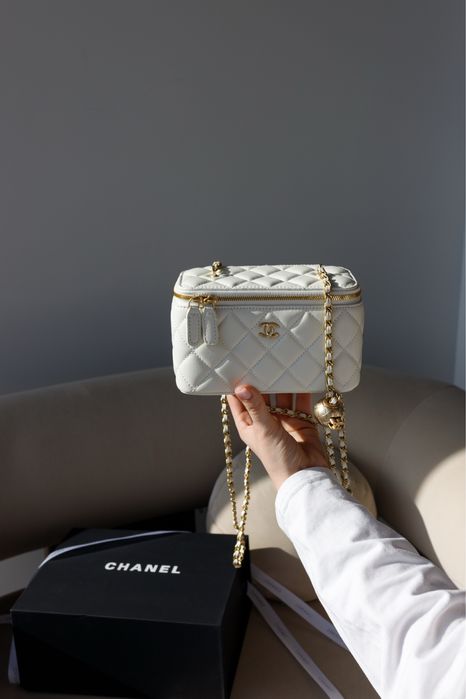 Сумка Chanel Vanity біла