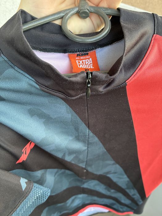 Велоджерсі KTM на застібці