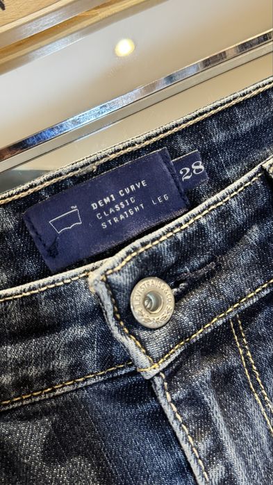 Levi’s Demi Curve 28x34 – Classic Straight Leg Jeans