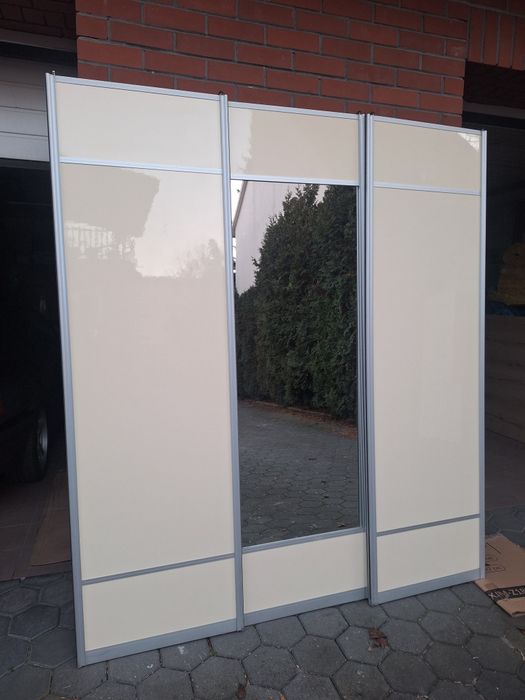 Szafa z drzwiami przesuwnymi