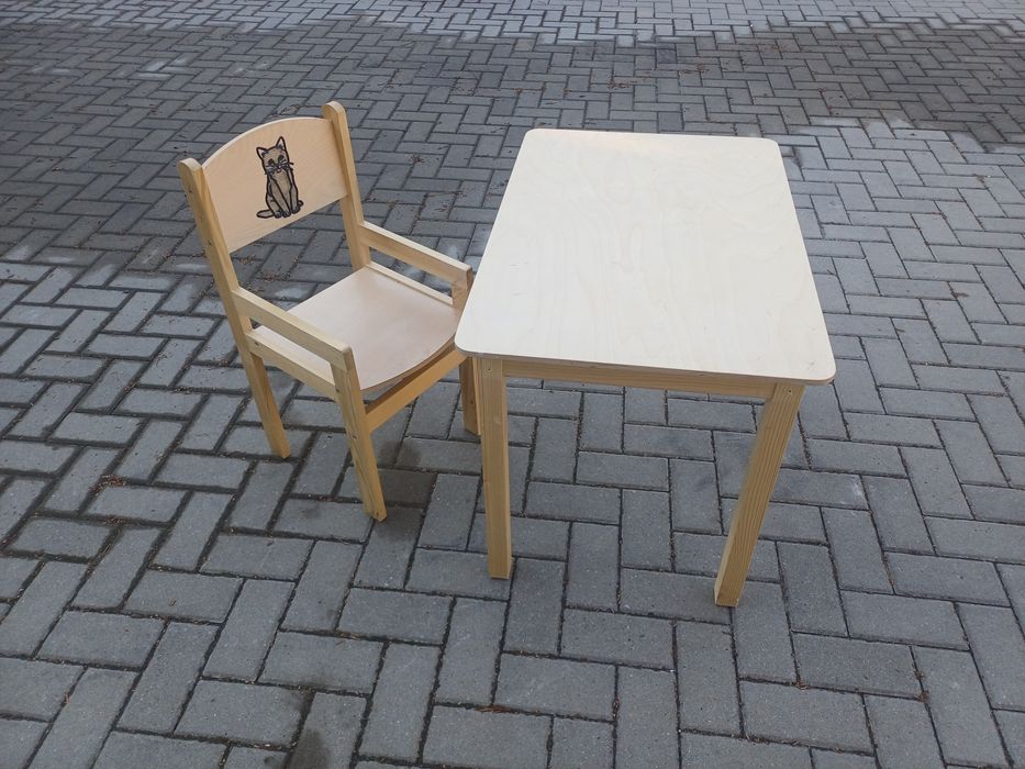 Stolik z krzesełkiem